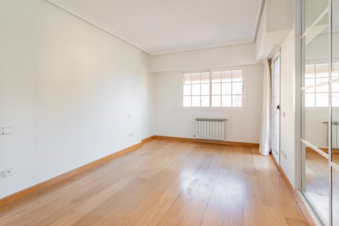 Townhouse for sale Madrid, Spain 7 bedrooms, 543 sq.m. No. 107990 - photo 21