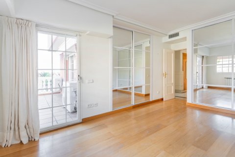 Townhouse for sale Madrid, Spain 7 bedrooms, 543 sq.m. No. 107990 - photo 19