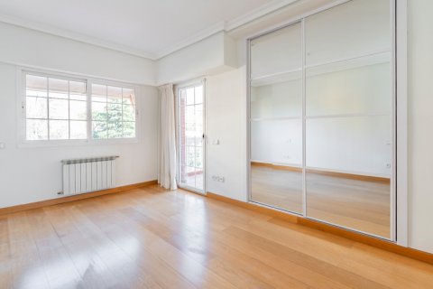 Townhouse for sale Madrid, Spain 7 bedrooms, 543 sq.m. No. 107990 - photo 18