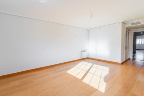 Townhouse for sale Madrid, Spain 7 bedrooms, 543 sq.m. No. 107990 - photo 29