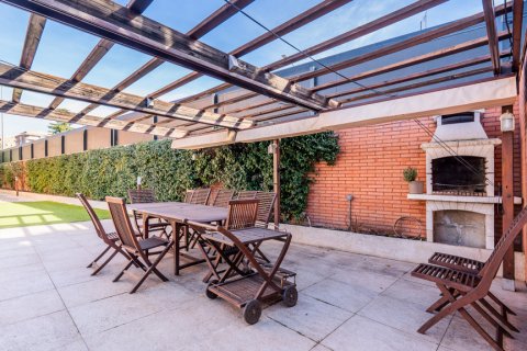 Townhouse for sale Madrid, Spain 7 bedrooms, 543 sq.m. No. 107990 - photo 5