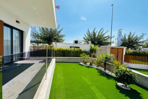Bungalow for sale Pilar de la Horadada, Alicante, Spain 2 bedrooms, 127 sq.m. No. 117086 - photo 3