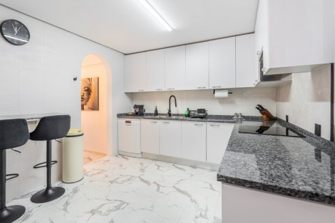 House for sale Madrid, Spain 6 bedrooms, 366 sq.m. No. 113763 - photo 15