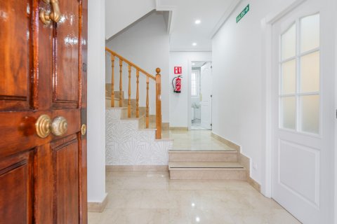 House for sale Madrid, Spain 6 bedrooms, 366 sq.m. No. 113763 - photo 12