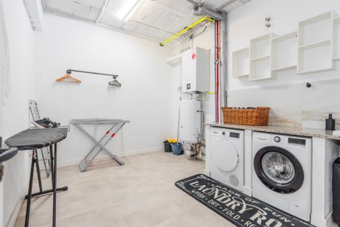 House for sale Madrid, Spain 6 bedrooms, 366 sq.m. No. 113763 - photo 21