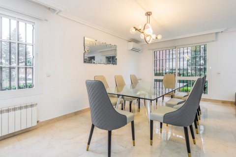 House for sale Madrid, Spain 6 bedrooms, 366 sq.m. No. 113763 - photo 8