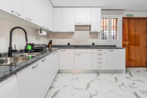 House for sale Madrid, Spain 6 bedrooms, 366 sq.m. No. 113763 - photo 18