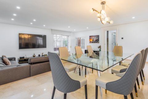 House for sale Madrid, Spain 6 bedrooms, 366 sq.m. No. 113763 - photo 11