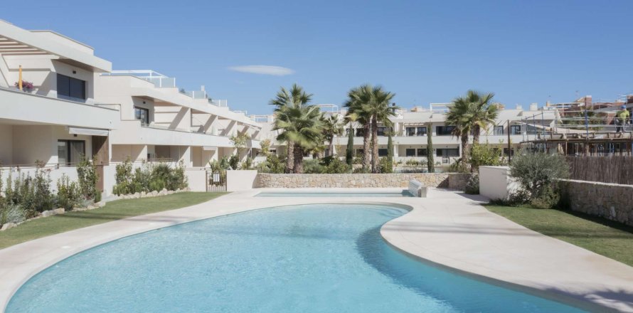 House in Torrevieja, Alicante, Spain 2 bedrooms, 98.1 sq.m. No. 176035
