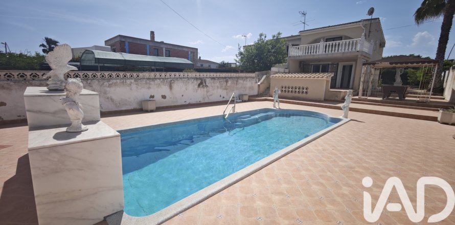 Villetta a schiera a Torrevieja, Alicante, Spagna 4 camere da letto, 157 mq. N° 172592