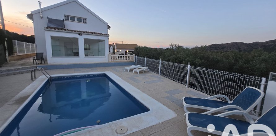 Casa a Calasparra, Murcia, Spagna 5 camere da letto, 325 mq. N° 172591