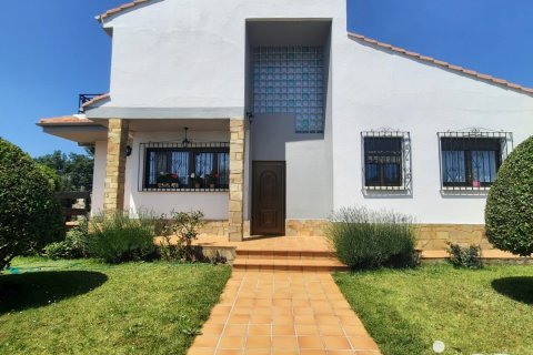 House for sale in Garrafe de Torio, Leon, Spain 3 bedrooms, 1291 sq.m. No. 153959 - photo 2