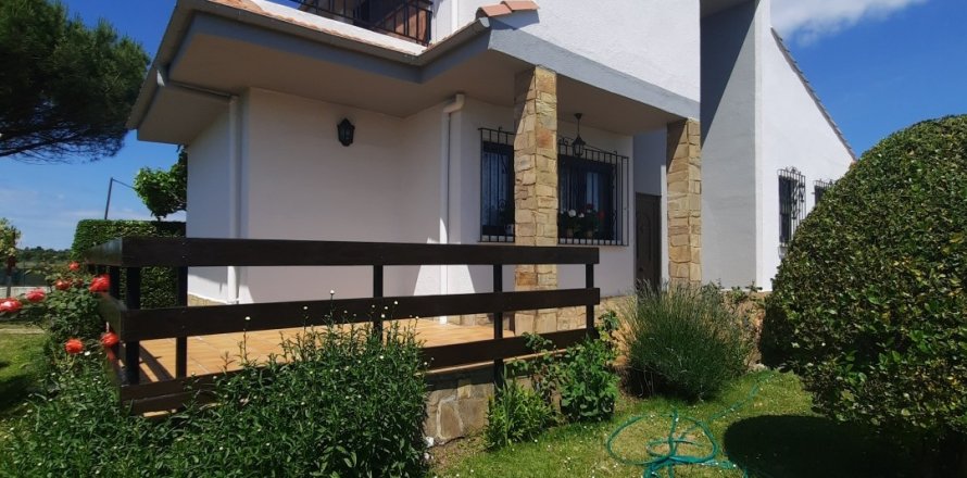 House in Garrafe de Torio, Leon, Spain 3 bedrooms, 1291 sq.m. No. 153959