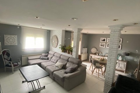 Продажа дома в Лерида, Испания 5 спален, 295м2 №153953 - фото 2