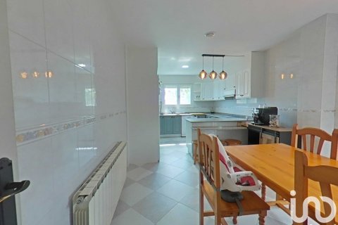 Продажа дома в Лерида, Испания 5 спален, 295м2 №153953 - фото 28