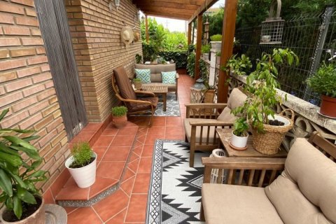 House in Lleida, Spain 5 bedrooms, 295 sq.m. No. 153953