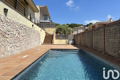 Hus till salu i Sant Pol de Mar, Barcelona, Spanien 4 sovrum, 252 kvm. Nr. 153958 - foto 4