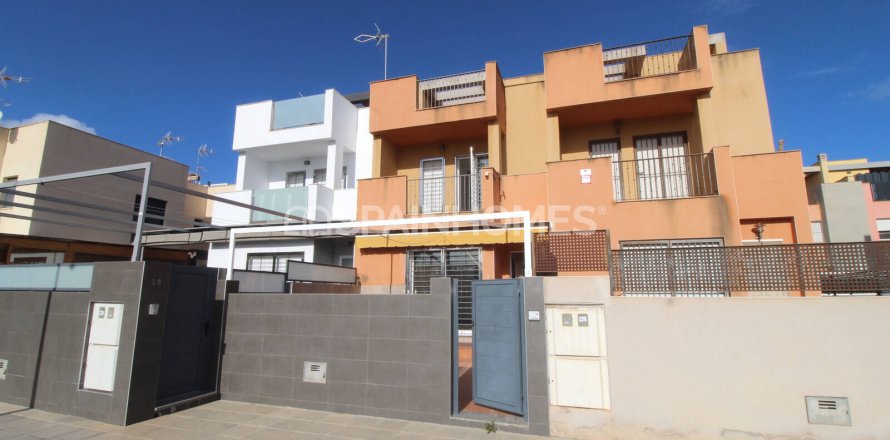 Villa en San Pedro del Pinatar, Murcia, España 2 dormitorios, 122 m2 No. 161591
