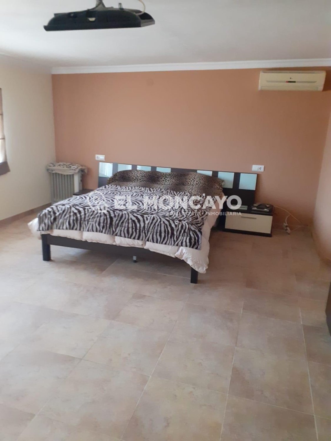 Villa in Alicante, Spain 13 bedrooms, 799 sq.m. No. 149143