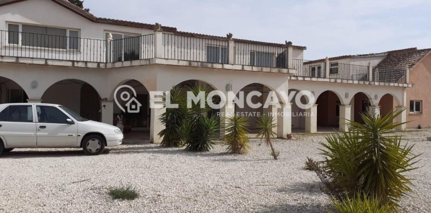 Villa in Alicante, Spain 13 bedrooms, 799 sq.m. No. 149143
