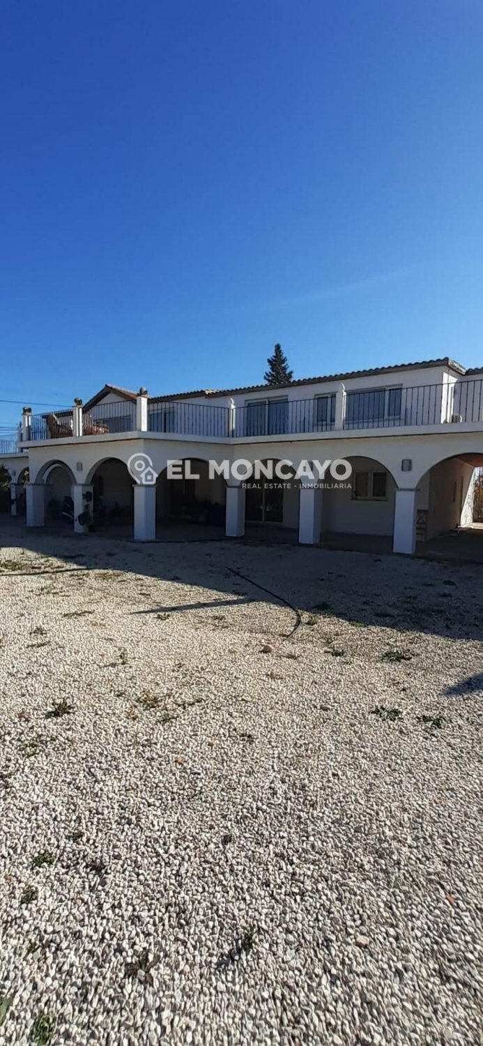 Villa in Alicante, Spain 13 bedrooms, 799 sq.m. No. 149143