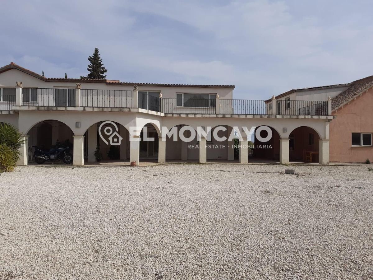 Villa in Alicante, Spain 13 bedrooms, 799 sq.m. No. 149143