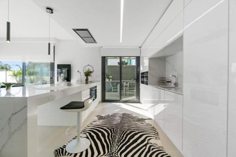 Villa for sale in Alicante, Spain 3 bedrooms, 204 sq.m. No. 149140 - photo 5