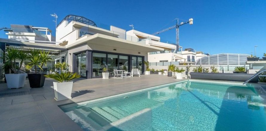 Villa in Alicante, Spain 3 bedrooms, 204 sq.m. No. 149140