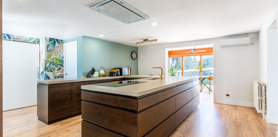 Villa i Las Rozas de Madrid, Madrid, Spanien 5 sovrum, 679 kvm. Nr. 147710