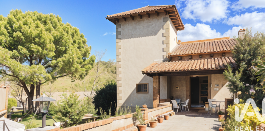 Māja Sant Joan de les Abadesses, Girona, Spānijā 5 istabas, 402 m2 Nr. 173226