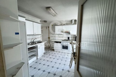 Apartment for sale in Madrid, Spain 4 bedrooms, 159 sq.m. No. 157244 - photo 11