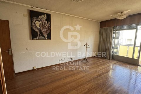 Apartment for sale in Madrid, Spain 4 bedrooms, 159 sq.m. No. 157244 - photo 4