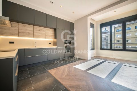 Apartamento en venta en Barcelona, España 4 dormitorios, 150 m2 No. 157240 - foto 3