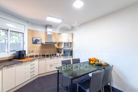 House for sale in Sant Cugat Del Valles, Barcelona, Spain 5 bedrooms, 290 sq.m. No. 157238 - photo 19