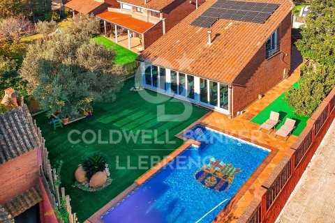 House for sale in Sant Cugat Del Valles, Barcelona, Spain 5 bedrooms, 290 sq.m. No. 157238 - photo 2