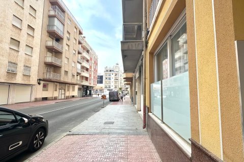 Lägenhet till salu Torrevieja, Alicante, Spanien 2 sovrum, 100 kvm. Nr. 139309 - foto 4