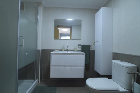 Lägenhet till salu Torrevieja, Alicante, Spanien 3 sovrum, 105 kvm. Nr. 139311 - foto 12