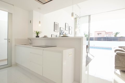 Villa till salu i Torrevieja, Alicante, Spanien 3 sovrum, 117 kvm. Nr. 144717 - foto 16