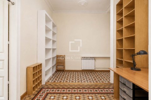 Huoneisto myytävänä Barcelona, Espanja, 3 makuuhuonetta, 156 m2 No. 168934 - kuva 29