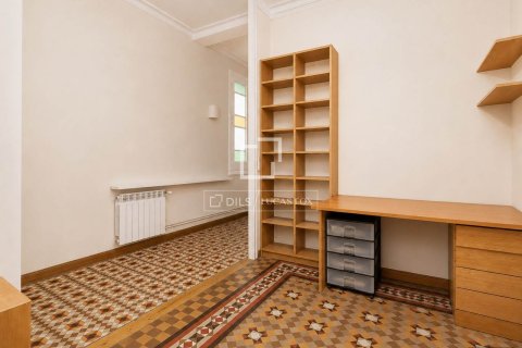 Huoneisto myytävänä Barcelona, Espanja, 3 makuuhuonetta, 156 m2 No. 168934 - kuva 28