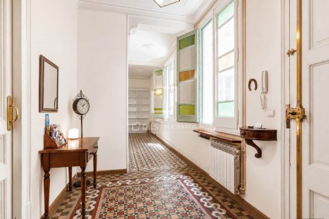 Huoneisto myytävänä Barcelona, Espanja, 3 makuuhuonetta, 156 m2 No. 168934 - kuva 27