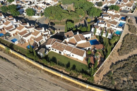 Villa for sale in El Valle Golf Resort, Murcia, Spain 5 bedrooms, 400 sq.m. No. 161516 - photo 8