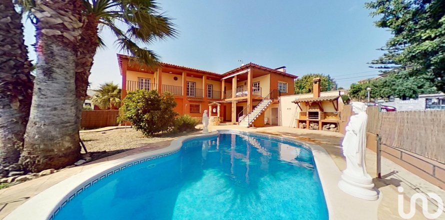 Hus i Creixell, Tarragona, Spanien 4 sovrum, 345 kvm. Nr. 153375