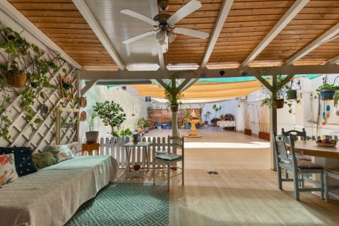 Apartment in Torrevieja, Alicante, Spain 2 bedrooms, 64 sq.m. No. 160877