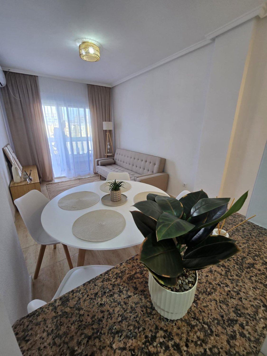 Apartamento en Torrevieja, Alicante, España 1 dormitorio, 59 m2 No. 195471