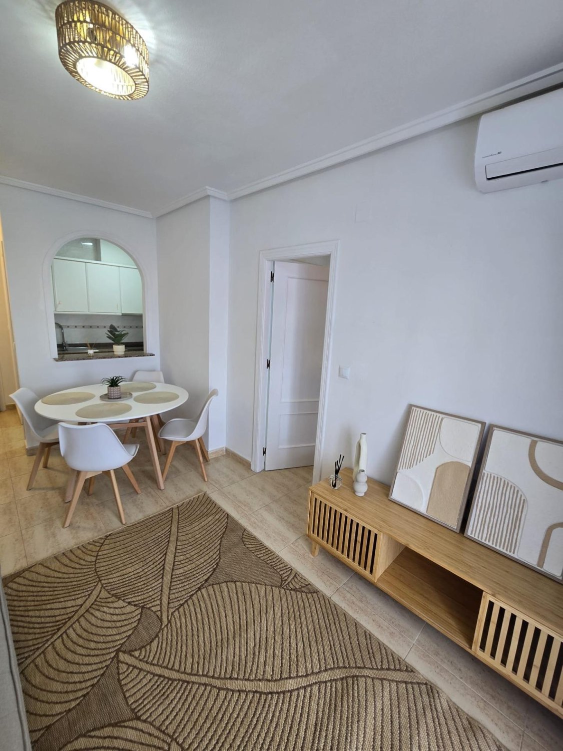 Apartamento en Torrevieja, Alicante, España 1 dormitorio, 59 m2 No. 195471