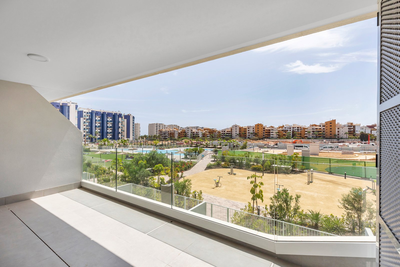 Apartamento en Punta Prima, Alicante, España 2 dormitorios, 61 m2 No. 195474