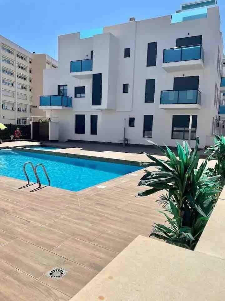 Apartamento en Torrevieja, Alicante, España 2 dormitorios, 55 m2 No. 195472