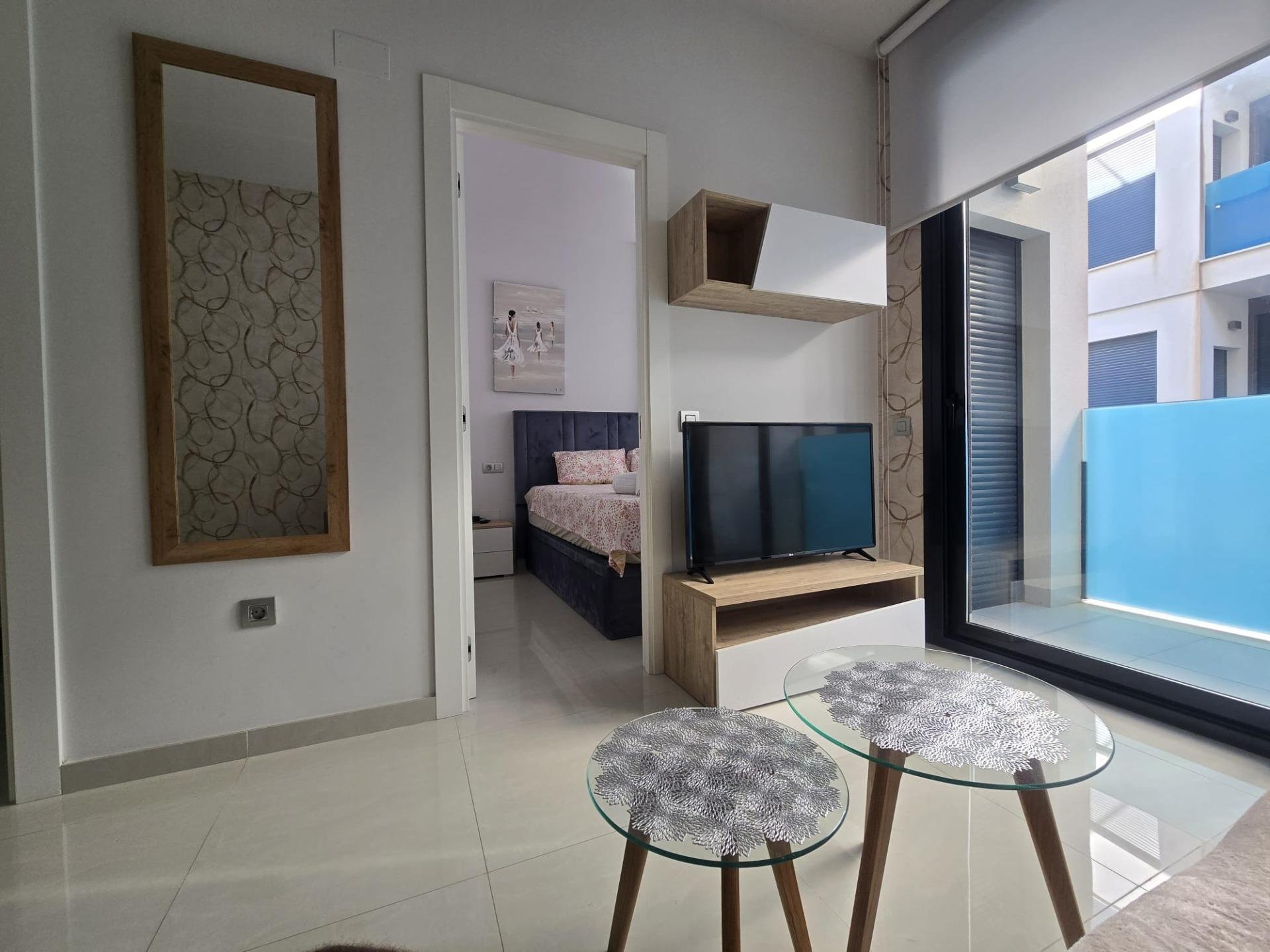 Apartamento en Torrevieja, Alicante, España 2 dormitorios, 55 m2 No. 195472