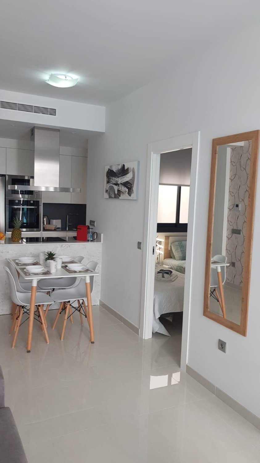 Apartamento en Torrevieja, Alicante, España 2 dormitorios, 55 m2 No. 195472